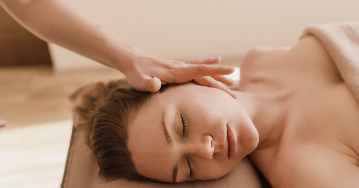 experience ultimate relaxation with our soothing head massage techniques. discover the benefits of stress relief, improved circulation, and enhanced well-being. treat yourself to a rejuvenating session that melts away tension and promotes tranquility.