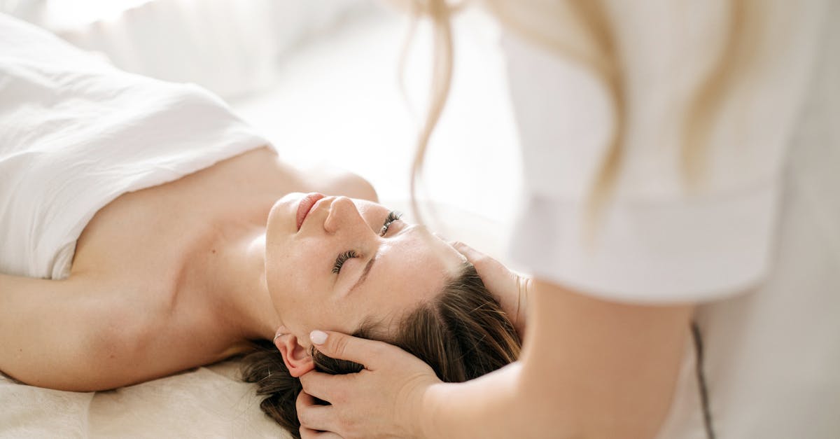 experience the ultimate relaxation with our soothing head massage techniques. perfect for relieving stress, tension, and headaches, our expert therapists guide you through a rejuvenating journey that revitalizes both body and mind. discover the benefits today!