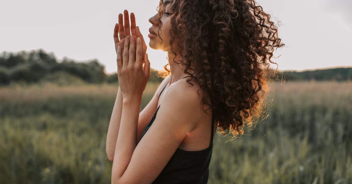 Êtes-vous à la recherche d’une méthode non invasive et innovante pour vous aider à rétablir l’équilibre et la posture naturels de votre corps ? Chez Pulse Align, nous sommes spécialisés dans les impulsions douces et imperceptibles qui soutiennent le processus naturel de recalibrage de votre corps. Cette approche douce permet de restaurer la symétrie du tonus musculaire et d’améliorer la posture, ce qui peut entraîner une réduction notable des tensions articulaires et musculaires. En se concentrant directement sur le bien-être plutôt que sur l’inconfort, Pulse Align invite les clients à adopter une démarche holistique visant à améliorer leur qualité de vie.