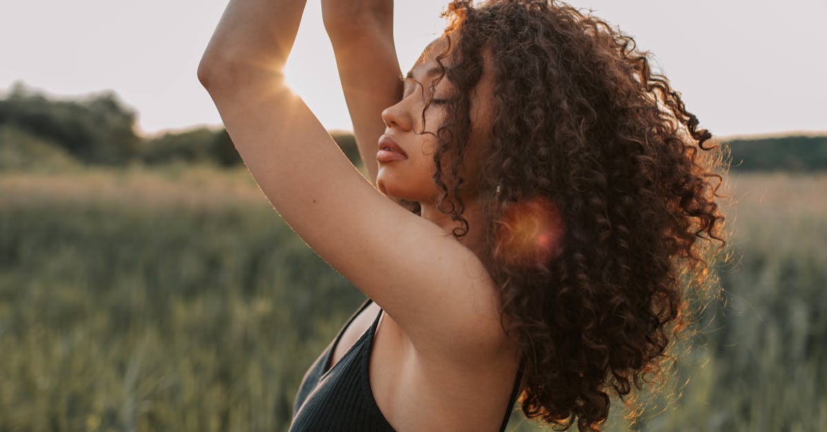 découvrez l'importance de la posture dans la vie quotidienne, son impact sur la santé et des techniques efficaces pour améliorer votre alignement. découvrez comment une meilleure posture peut améliorer votre bien-être physique et mental.