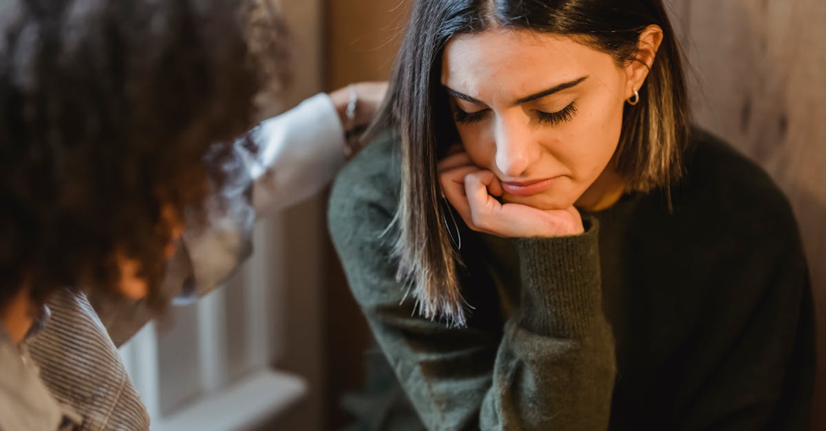 Découvrez tout ce que vous devez savoir sur le pincement de l'épaule, y compris ses causes, ses symptômes, son diagnostic et les options de traitement efficaces pour soulager la douleur et restaurer la mobilité.