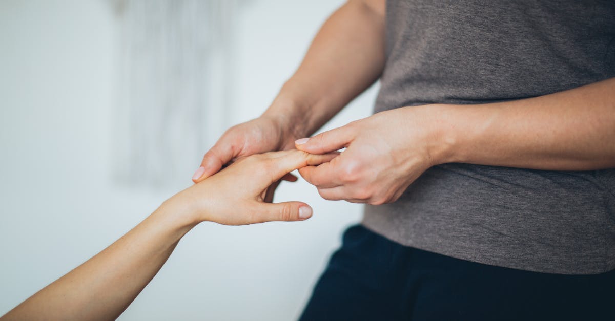 découvrez des stratégies efficaces pour soulager les tensions musculaires et améliorer le bien-être général. explorez des techniques telles que les étirements, les massages et la pleine conscience pour soulager le stress et améliorer la relaxation musculaire.