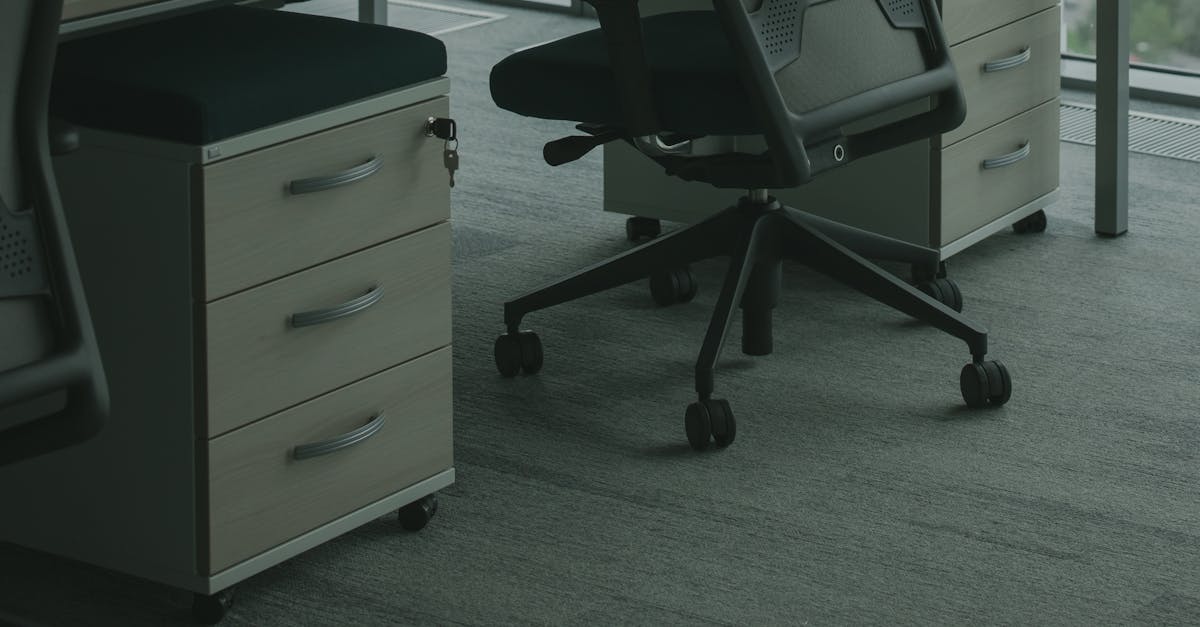 discover the ultimate comfort with our ergonomic chairs, designed to promote good posture and support your body during long hours of sitting. ideal for home offices and workplaces, these chairs combine style and functionality to enhance your productivity while ensuring your well-being.