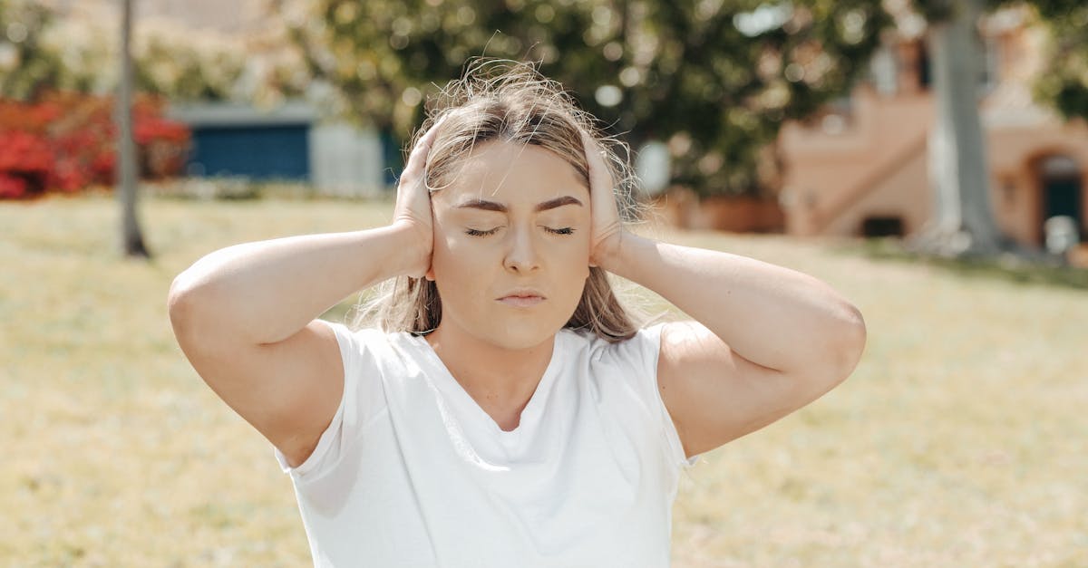discover essential information about migraines, including common symptoms, potential causes, and effective treatment options to manage and prevent migraine attacks.