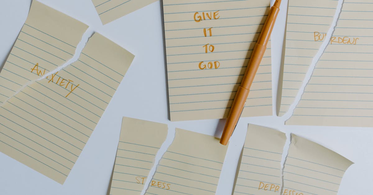 Vous vous sentez accablé par le stress et les douleurs lombaires ? Trouvez le calme avec Pulse Align. 2 Squat contre le mur :