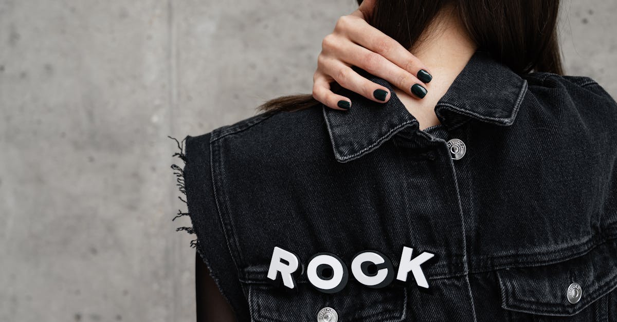 5 solutions rapides pour le syndrome du cou textuel, soutenues par Pulse Align 1 Découvrez le syndrome du texto-cou, ses causes, ses symptômes et des solutions efficaces pour prévenir les douleurs cervicales et améliorer votre posture à l’ère du numérique. Découvrez des conseils pour une utilisation plus saine des appareils électroniques aujourd’hui.